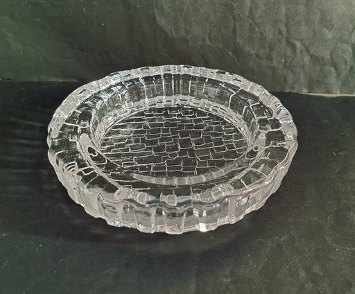 Pukeberg Glasbruk Sweden zware design ice glass schaal. Jaren 1960-1970. 