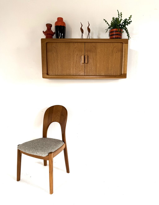 Vintage schwebender dänischer Wandschrank, Dyrlund '80
