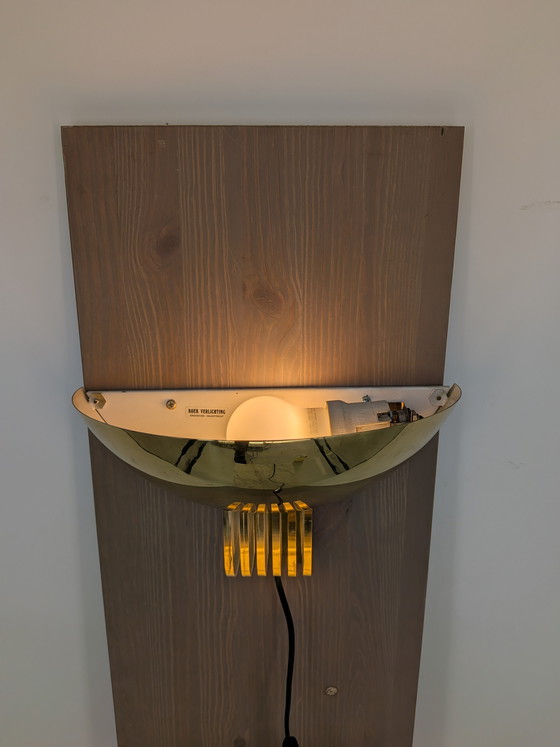 Image 1 of Vintage Nederlandse Postmoderne Wandlamp – Koek Verlichting Eindhoven Maastricht – Messing & Hout – Jaren 70/80