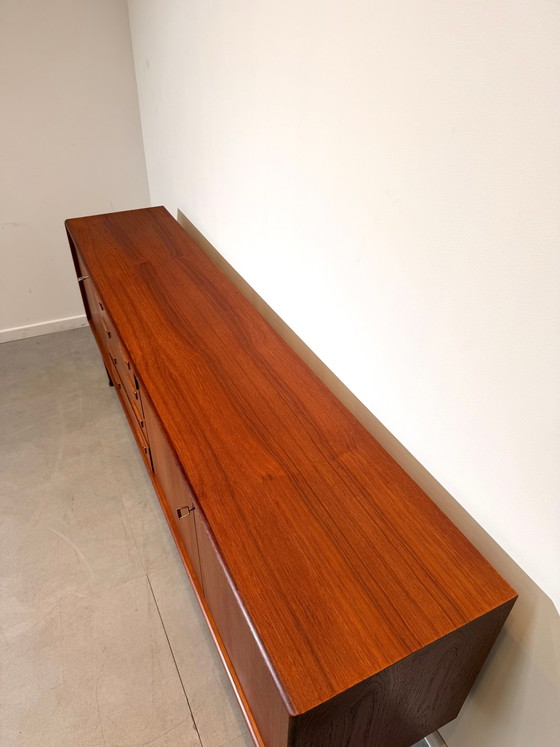 Image 1 of Buffet en teck de style moderne du milieu du siècle | Design scandinave