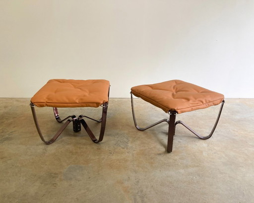 2x Design-Fußhocker, inspiriert vom Falcon-Stuhl