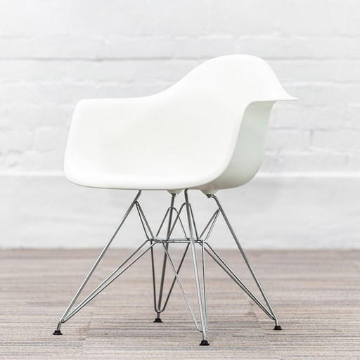 Vitra Eames Plastic Armchair Dar Club Chair