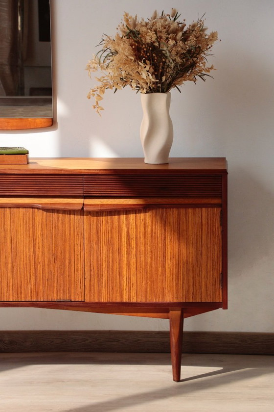 Image 1 of Scandinavisch teakhouten dressoir van Elliots of Newbury