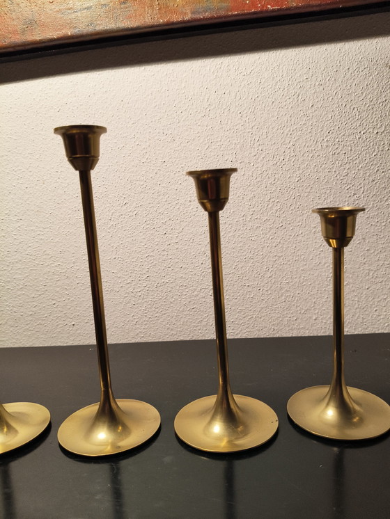 Image 1 of Set di 7 candelieri a forma di tromba in ottone modernista dal design vintage