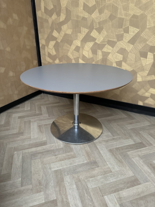 Artifort circle table with grey top