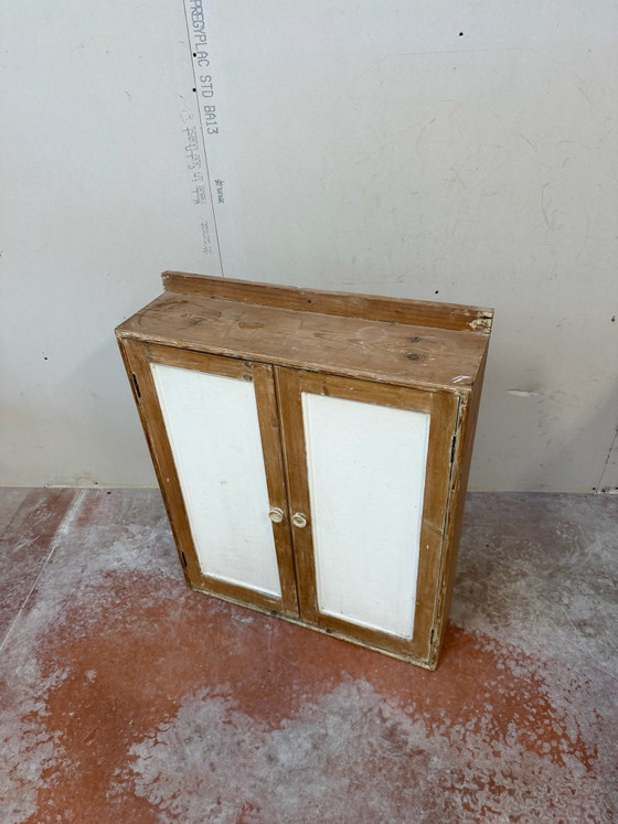 Small vintage patinated solid wood hanging cabinet / wall cupboard, Shelving unit, White (photo 5 of 10)