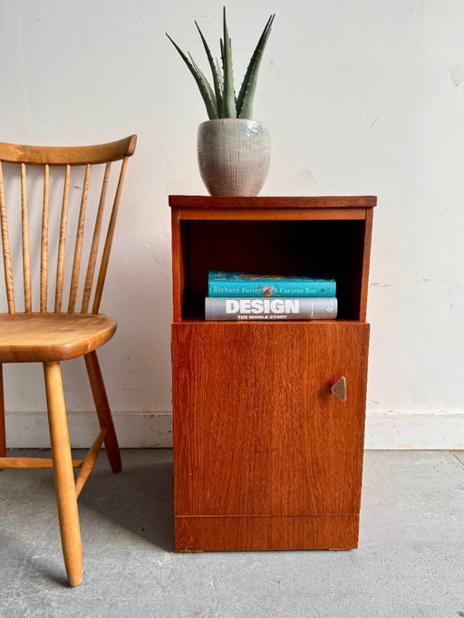 Comodino vintage con mobiletto