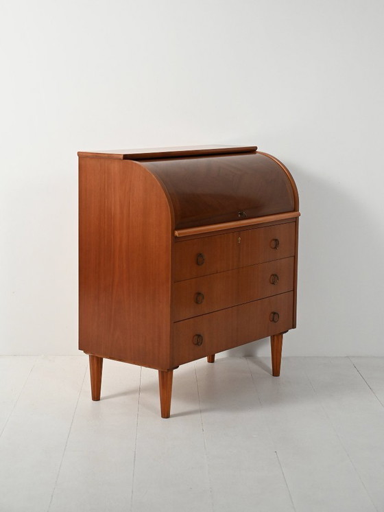 Image 1 of Secrétaire scandinavo con gambe tornite decorate