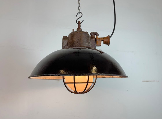 Image 1 of Lampada a sospensione industriale a gabbia in ghisa e smalto nero, anni '60