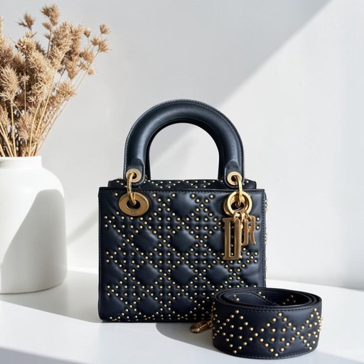 DIOR LADY SMALL FLAP - PELLE DI VITELLO CANNAGE CON BORCHIE NERE E MATERIALI ORO