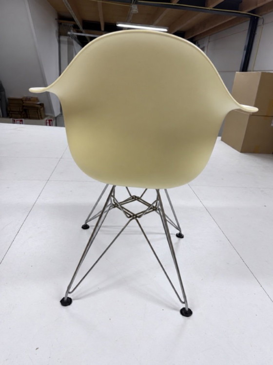 6x Vitra Eames Stühle – Esszimmerstühle, rvs, Plastic (photo 3 of 9)