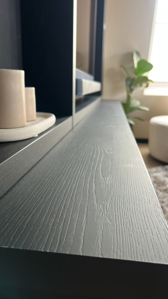 Image 1 of AREA77 Interior Eastwood Cinewall – 240 cm – Matt Schwarz mit Eichendekor –