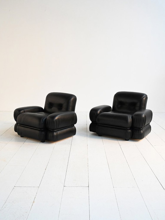 Image 1 of Sillones de cuero negro y acero tubular, década de 1970.