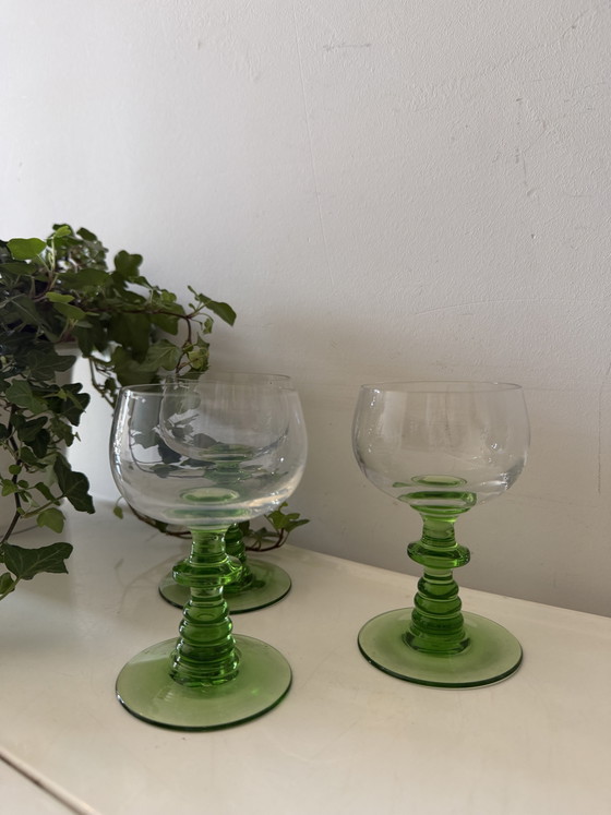 Ensemble de 3 verres à vin vintage à pied vert – Verres et carafes, Glass (photo 5 of 5)