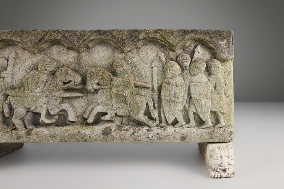 Image 1 of Jardinera de hormigón con fachada esculpida al estilo romano, Francia, década de 1920