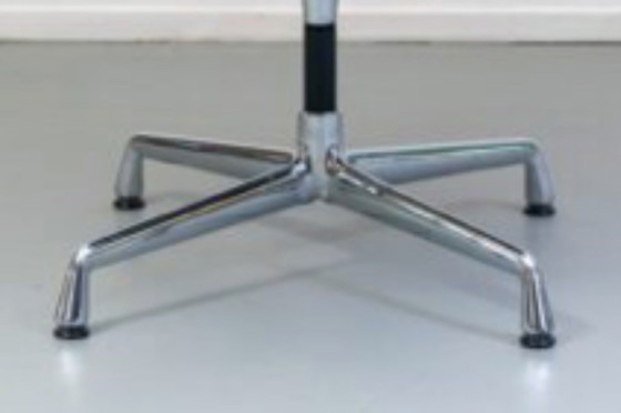 Image 1 of Set of 4 Charles & Ray Eames chairs