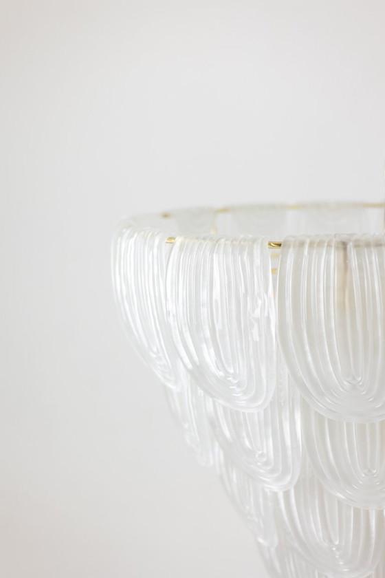Image 1 of Lustre en verre de Murano blanc translucide. Italie, travail contemporain.