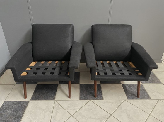 Image 1 of Set van twee zwart-witte fauteuils uit de jaren 60.