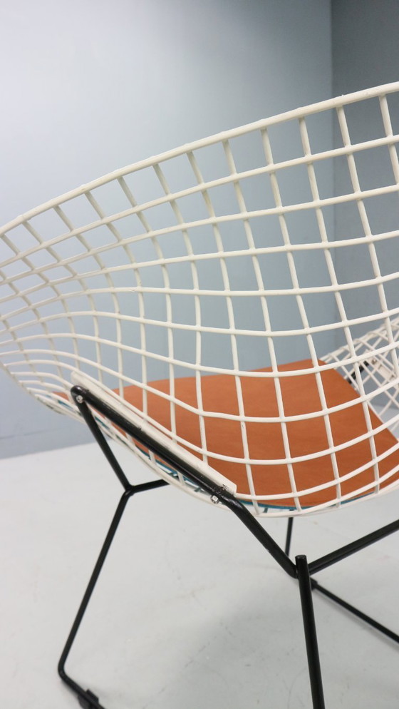 Image 1 of Silla Diamond de Harry Bertoia en metal blanco y negro y asiento de cuero nuevo