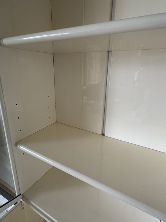 B&B Italia Olinto par Kazuhide Takahama, vitrine laquée avec portes vitrées, blanc crème – Glass, Wood (photo 6 of 11)