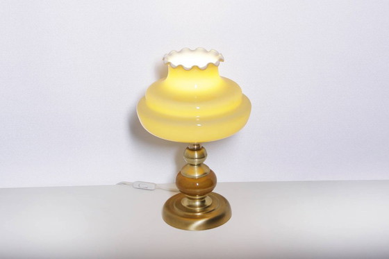 Image 1 of Lampe en laiton, céramique, abat-jour en verre crème doré, années 1970, J Vintage