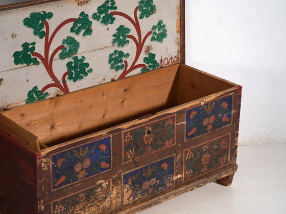 Coffre en bois ancien avec panneaux floraux bleus (Année 1905) #99 – Armoires de rangement (photo 18 of 40)