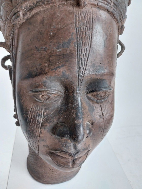 Image 1 of 1 statua africana in bronzo, Benin (Nigeria), alta 82 cm.