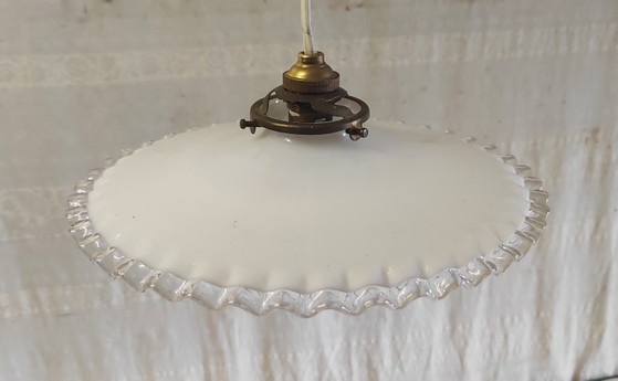 Image 1 of Geplooide lampenkap van opaalglas - midden 20e eeuw