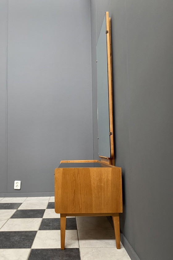 Image 1 of Tocador con espejo alto, años 60