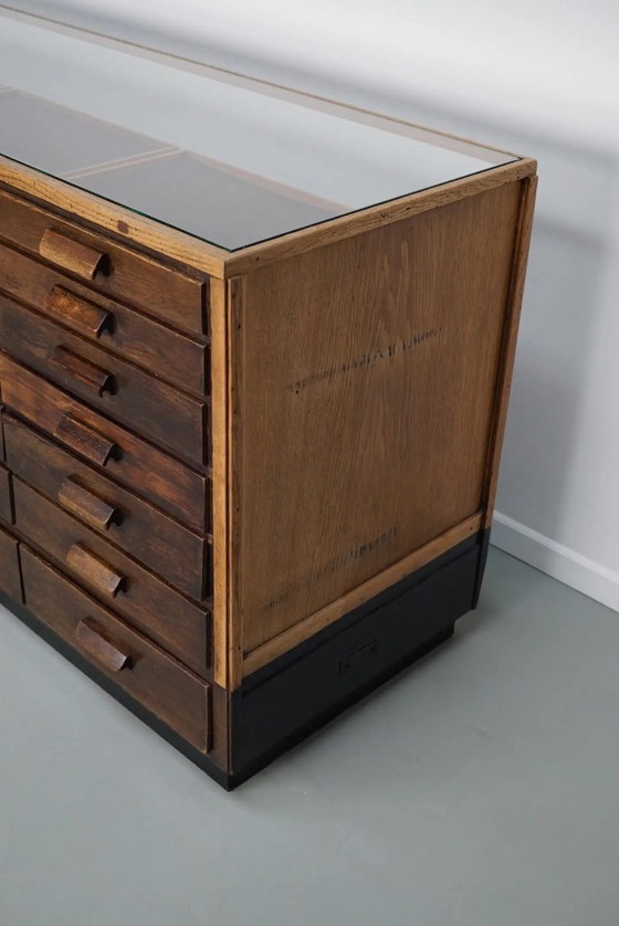 Image 1 of Antiker deutscher Ladentisch aus Eiche / Kurzwarenschrank / Vitrine, ca. 1950