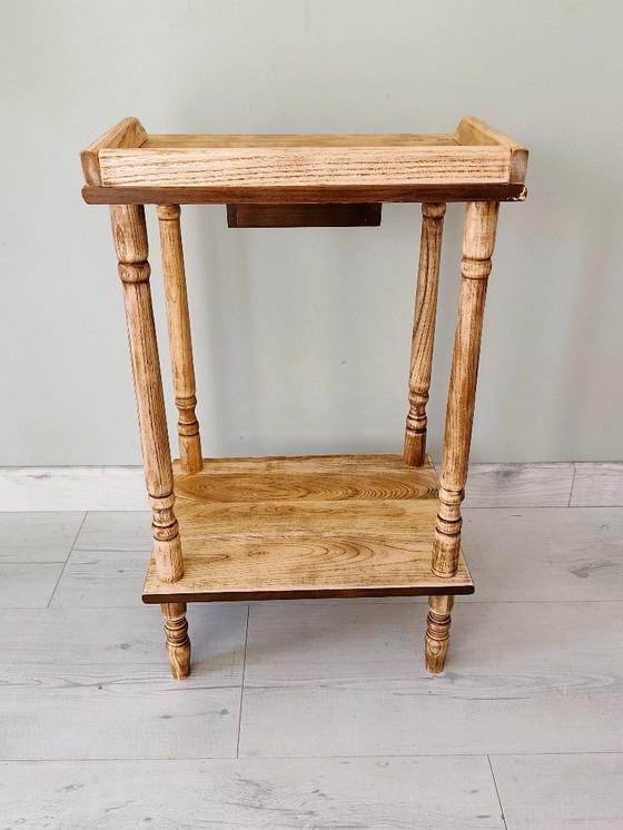 Image 1 of Tavolino laterale in legno massello