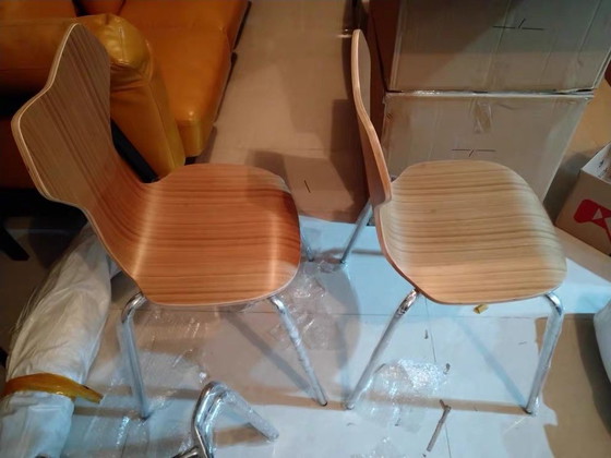 Image 1 of Silla escultural "Alas de Mariposa" – Nogal y latón pulido

