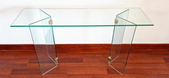 Image 1 of Table d'appoint vintage en plexiglas et verre avec détails en laiton, dans le style de Leon Rosen