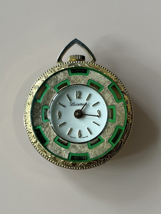 Image 1 of Bella catena pendente orologio svizzero d'epoca colore oro verde Lucerna