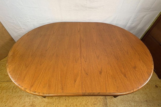 Mid-Century Retro Vintage Teak Oval Extending Dining Table by G Plan – Fresco Range 1960s Designed by Victor (photo 4 of 9)