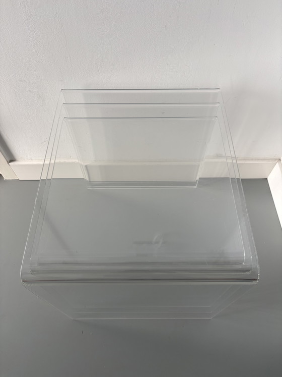 Image 1 of 3 tables d'appoint vintage en plexiglas