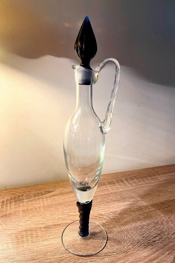 Image 1 of Carafe en verre vintage avec 4 verres – Service à liqueur à pied bleu – Articles de bar style années 50