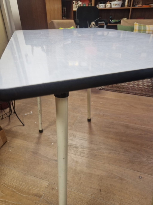 Mesa de comedor de Formica