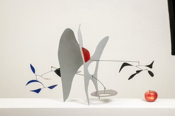 Image 1 of Escultura de Olivier Vonet en metal lacado en negro, azul y rojo. Contemporánea.