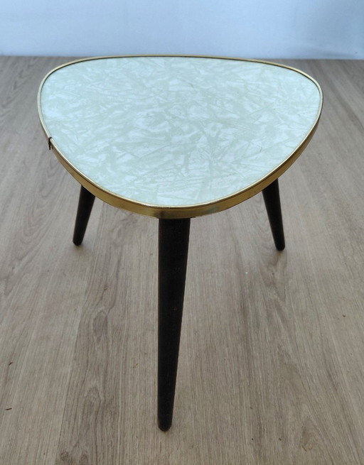 Vijftiger jaren bijzettafel met formica bovenblad 