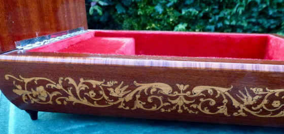 Image 1 of Swiss Large jewelry box with Reuge music box (incl. key) with image of Mona Lisa.