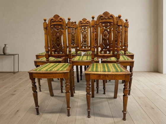 Image 1 of Set van 9 eetkamerstoelen in renaissance-revivalstijl, gesneden hout, Tsjechoslowakije, begin 20e eeuw