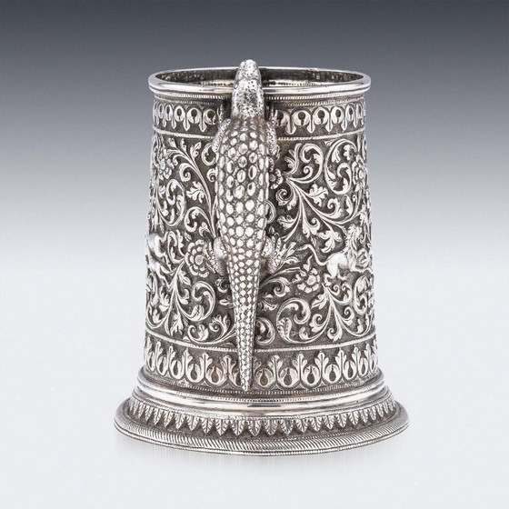 Image 1 of Antiker indischer Kutch-Silberbecher aus dem 19. Jahrhundert, Oomersi Mawji Bhuj, ca. 1890