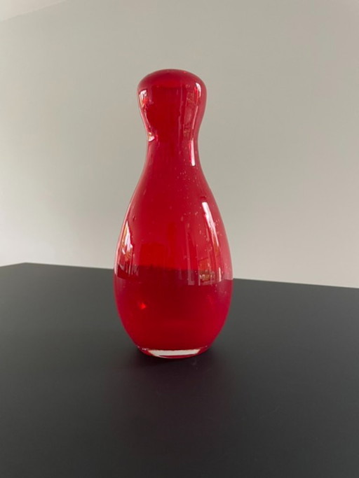 Mouth-blown designer vase of red glass