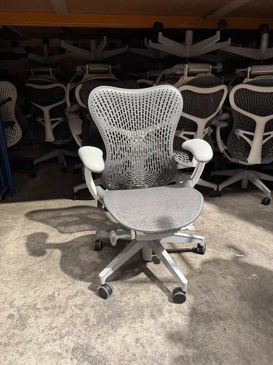 Image 1 of Mirra 2 Full Options Grigio/bianco (35 pezzi disponibili) Ricondizionato