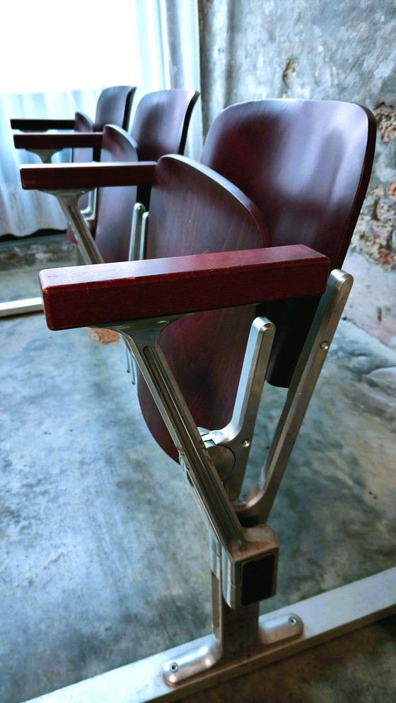 Image 1 of Rot gefärbte Holzbank mit 3 Sitzen - Castelli DSC 106