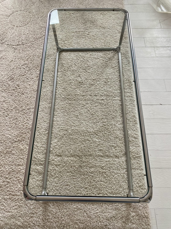 Image 1 of Table basse en métal chromé et verre 