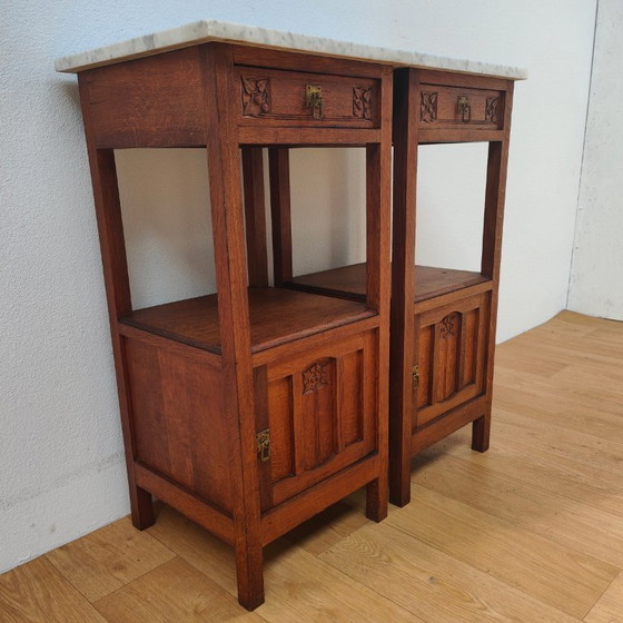 Image 1 of Ensemble de tables de chevet/comptoirs anciens avec plateau en marbre. Prix de l'ensemble