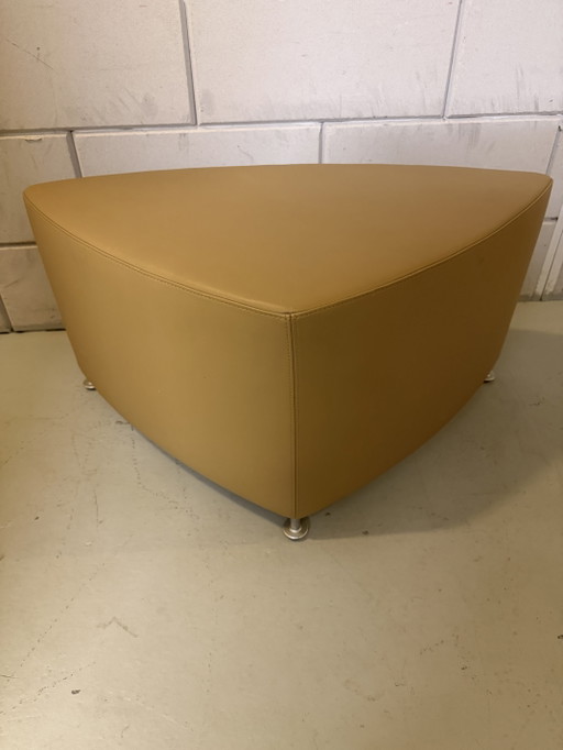 Leolux leren poef, bijzettafel, extra zitje.