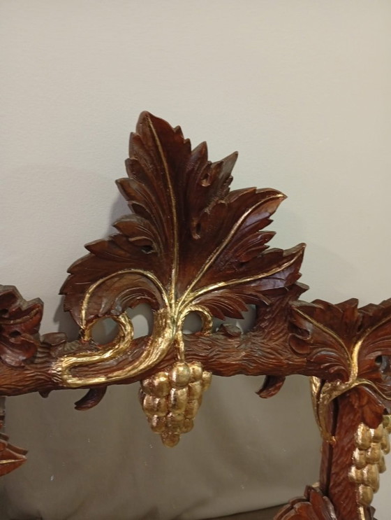 Image 1 of Belangrijke en spectaculair gebeeldhouwde wijnkelderspiegel